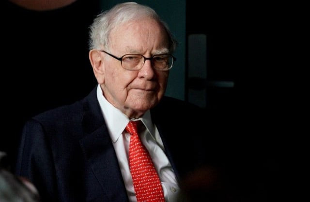 warren buffett ceo of berkshire hathaway pauses while playing bridge as part of the company annual meeting weekend in omaha nebraska us may 6 2018 photo reuters warren buffett ceo of berkshire hathaway pauses while playing bridge as part of the company annual meeting weekend in omaha nebraska us may 6 2018 photo reuters