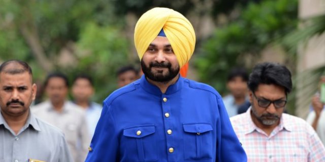 he imran brings people together the same way he s brought the pakistani society together says navjot singh sidhu photo afp file