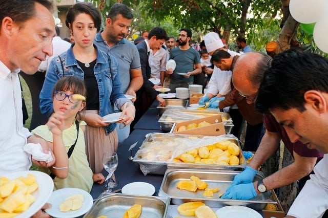 wide range of mango delicacies such as milk shake lassi ice cream salad served made of fresh pakistani mangoes photo credit https twitter com pakturkey wide range of mango delicacies such as milk shake lassi ice cream salad served made of fresh pakistani mangoes photo credit https twitter com pakturkey