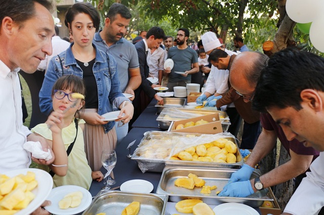 wide range of mango delicacies such as milk shake lassi ice cream salad served made of fresh pakistani mangoes photo credit https twitter com pakturkey