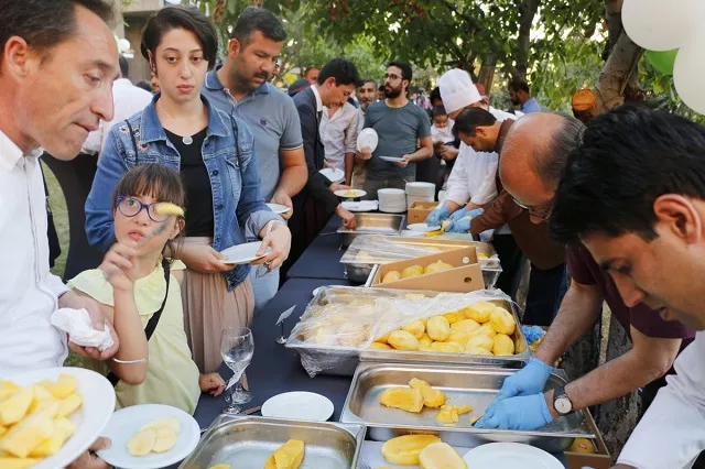 wide range of mango delicacies such as milk shake lassi ice cream salad served made of fresh pakistani mangoes photo credit https twitter com pakturkey wide range of mango delicacies such as milk shake lassi ice cream salad served made of fresh pakistani mangoes photo credit https twitter com pakturkey