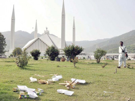 trash left by visitors lies strewn at the ground in front of faisal mosque photo aap