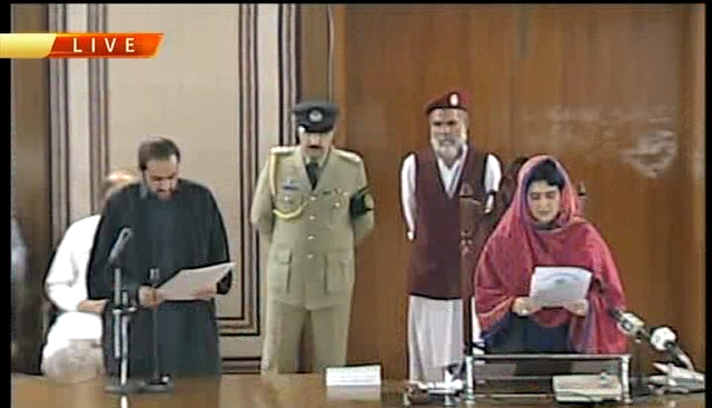 outgoing speaker raheela khan durrani administers oath to abdul quddus bizenjo screengrab