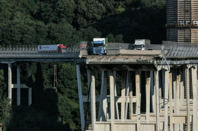 italian bridge company under fire as rescuers toil for third day italian bridge company under fire as rescuers toil for third day