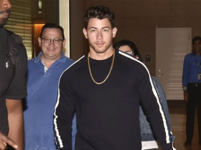 nick jonas family arrive in india for engagement ceremony nick jonas family arrive in india for engagement ceremony