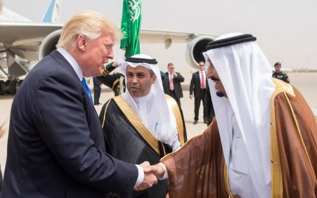 saudi arabia 039 s king salman bin abdulaziz al saud shakes hands with us president donald trump during a reception ceremony in riyadh saudi arabia photo reuters saudi arabia 039 s king salman bin abdulaziz al saud shakes hands with us president donald trump during a reception ceremony in riyadh saudi arabia photo reuters