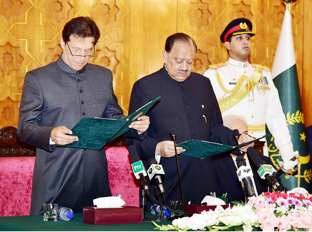 imran khan taking oath as pm photo app