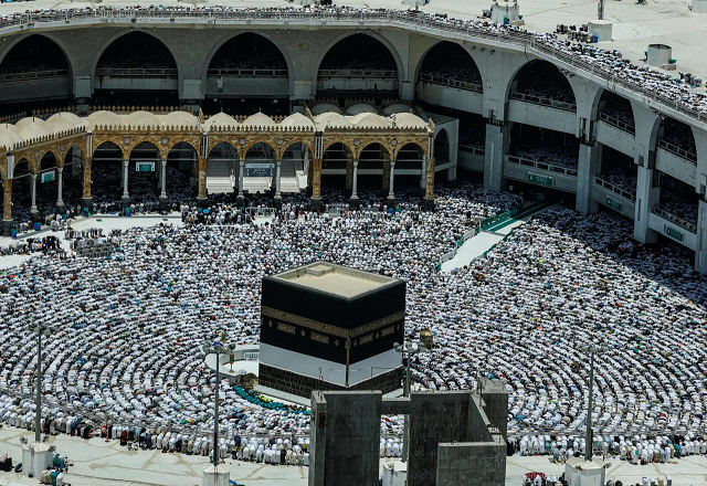qatar accuses saudis of barring hajj pilgrims