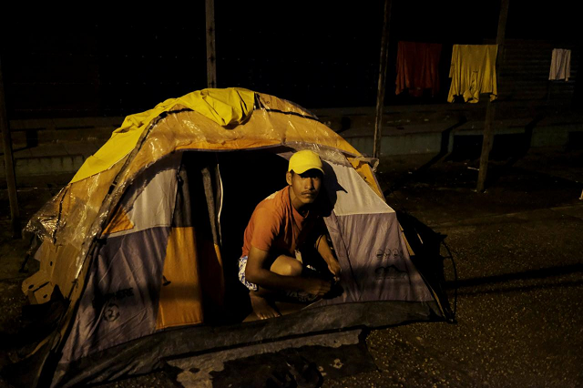 brazilian border town residents drive out venezuelan immigrants