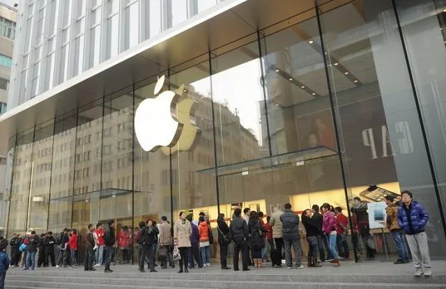 apple store in amsterdam was evacuated after an ipad exploded reported a dutch outlet at5 reported yesterday photo afp apple store in amsterdam was evacuated after an ipad exploded reported a dutch outlet at5 reported yesterday photo afp