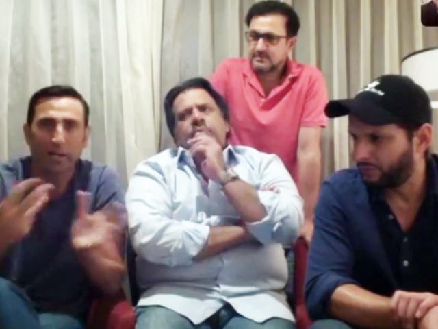 afridi younis jahangir say they are ready to play a role if asked by pti govt photo express afridi younis jahangir say they are ready to play a role if asked by pti govt photo express