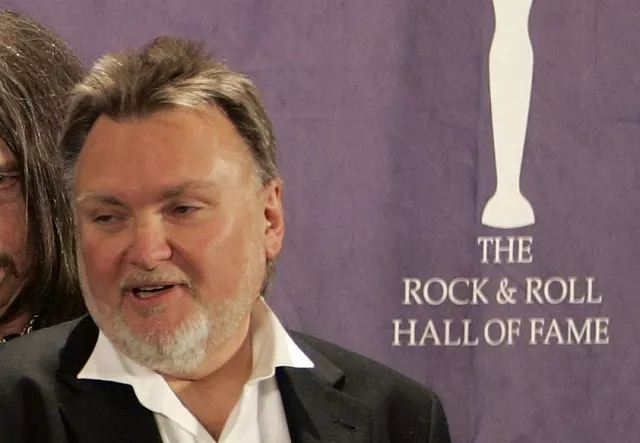 ed king of the band lynyrd skynyrd poses backstage at the rock and roll hall of fame induction ceremony at the waldorf astoria hotel in new york march 13 2006 photo reuters ed king of the band lynyrd skynyrd poses backstage at the rock and roll hall of fame induction ceremony at the waldorf astoria hotel in new york march 13 2006 photo reuters
