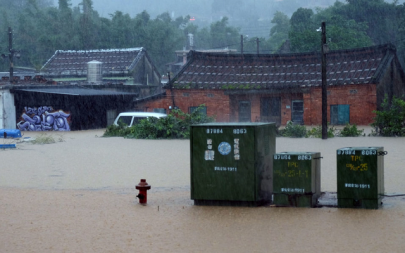 six dead thousands evacuated in taiwan floods