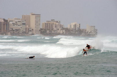residents on edge as hurricane lane lashes hawaii