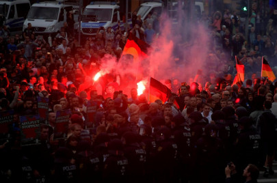 german far right protesters clash with leftists after chemnitz stabbing german far right protesters clash with leftists after chemnitz stabbing