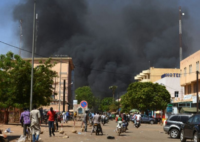 blast kills 7 security personnel in burkina faso