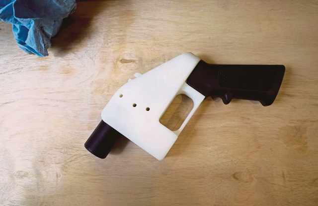 texan begins selling 3d printed gun plans despite judge s order