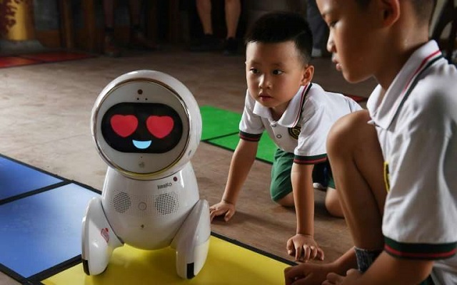 children watch a keeko robot at the yiswind institute of multicultural education in beijing where the intelligent machines are telling stories and challenging kids with logic problems photo afp