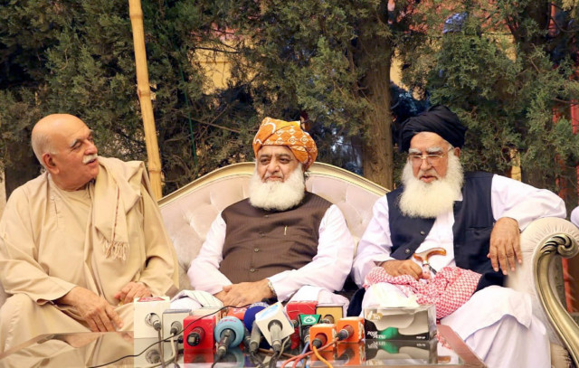 pkmap chief mehmood khan achakzai and jui f chief maulana fazlur rehman address a joint press conference in quetta photo express pkmap chief mehmood khan achakzai and jui f chief maulana fazlur rehman address a joint press conference in quetta photo express
