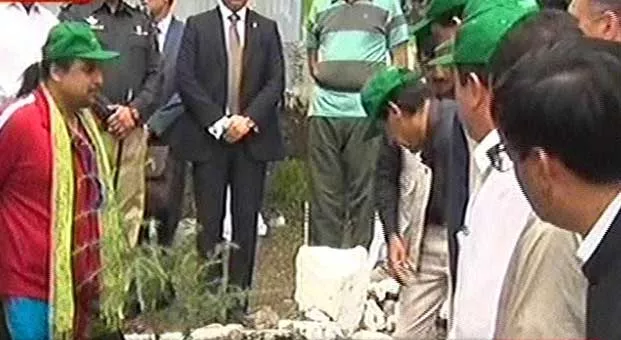 pm imran khan planting a tree sapling photo radio pakistan pm imran khan planting a tree sapling photo radio pakistan