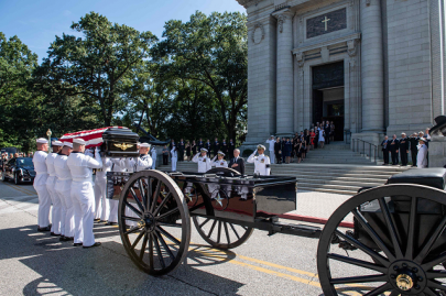 after a week of bipartisan tribute mccain is laid to rest after a week of bipartisan tribute mccain is laid to rest