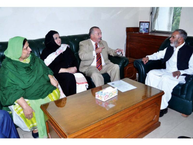 senators kalsoom parveen saher kamran attend a meeting with cadd officials photo inp senators kalsoom parveen saher kamran attend a meeting with cadd officials photo inp