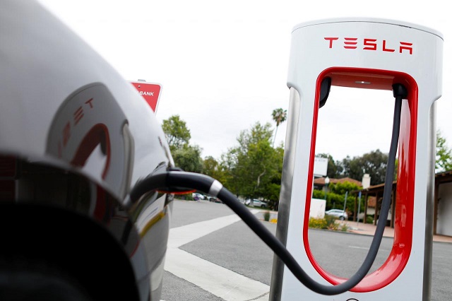 a tesla super charger is shown at one of the company 039 s charging stations in san juan capistrano california us may 30 2018 photo reuters