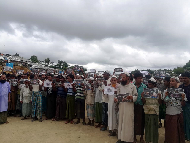 rohingya protesters call for freedom for reuters reporters in myanmar