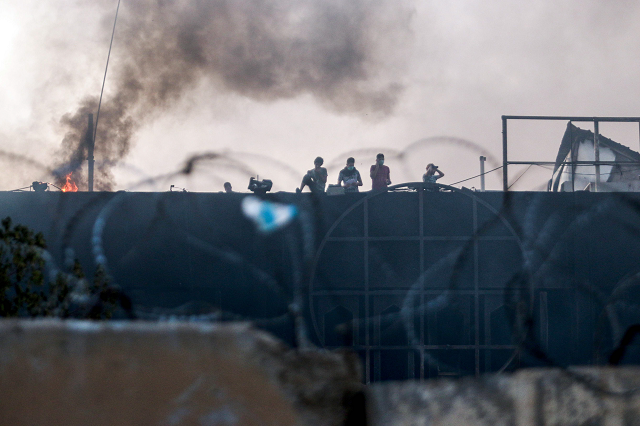 iraqi protesters gather outside the burnt down local government headquarters in the southern city of basra on september 7 2018 photo afp