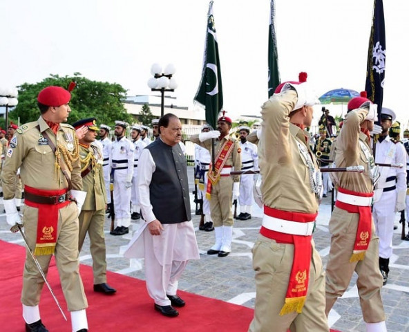 outgoing president mamnoon hussain receives farewell guard of honour at aiwan e sadr in islamabad on saturday photo ppi outgoing president mamnoon hussain receives farewell guard of honour at aiwan e sadr in islamabad on saturday photo ppi