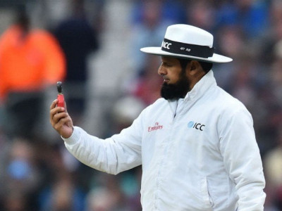 aleem dar donates 10 000 to dams fund aleem dar donates 10 000 to dams fund