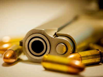 quack shoots injures health official during raid in raiwind quack shoots injures health official during raid in raiwind