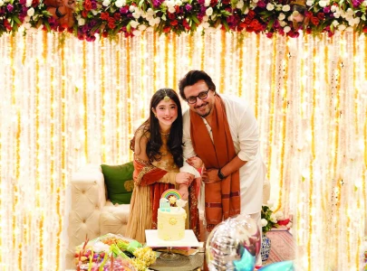 mariyam nafees glowing in intimate baby shower mariyam nafees glowing in intimate baby shower