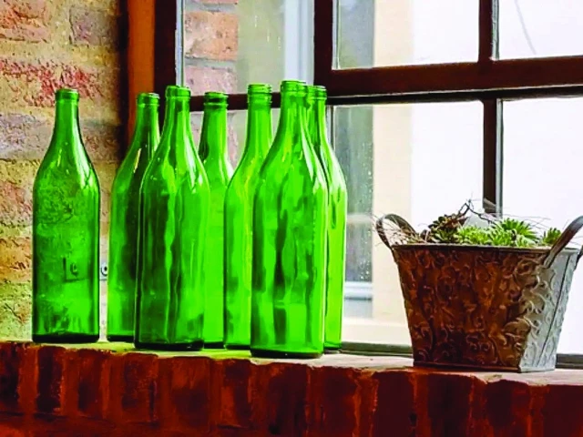 study defied assumptions that glass would be safer than plastic photo file