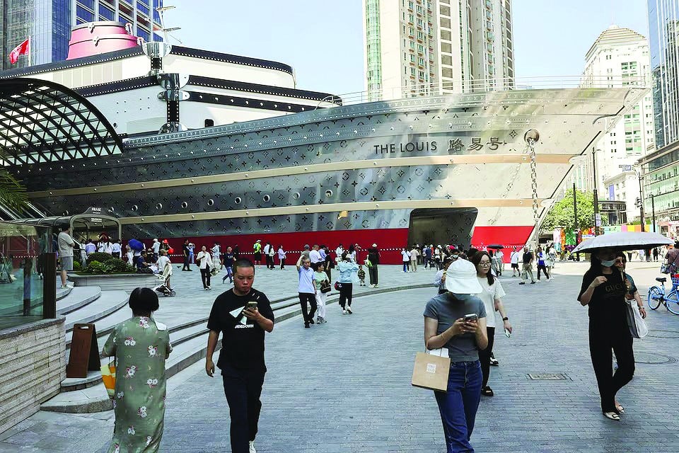 Louis Vuitton’s ship-shaped shop wows the crowd | The Express Tribune