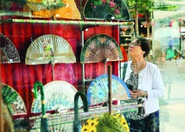 designer fan frenzy sweeps across sweltering spain