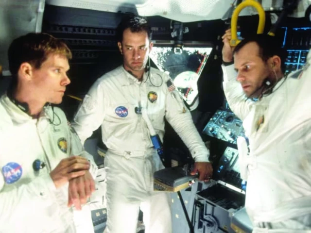 kevin bacon tom hanks and bill paxton seen during a scene from the film apollo 13 in 1995 photo courtesy cnn kevin bacon tom hanks and bill paxton seen during a scene from the film apollo 13 in 1995 photo courtesy cnn