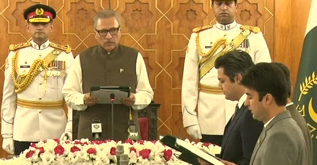 president arif alvi administers the oath to new ministers photo file president arif alvi administers the oath to new ministers photo file