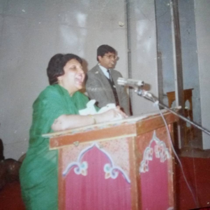 viral video indian writer radio personality dies during live telecast