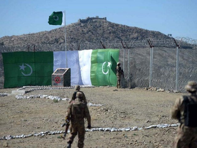 a pakistani soldier keeps vigil at the border fencing along with afghanistan 039 s paktika province in angoor adda south waziristan agency photo afp a pakistani soldier keeps vigil at the border fencing along with afghanistan 039 s paktika province in angoor adda south waziristan agency photo afp