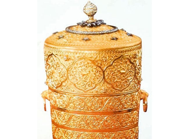 indian thieves who stole gold diamond studded lunchbox ate from it photo courtesy bbc indian thieves who stole gold diamond studded lunchbox ate from it photo courtesy bbc