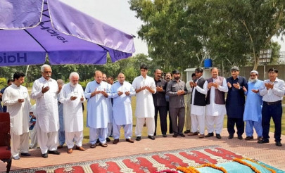 kulsoom nawaz s funeral prayers held in london