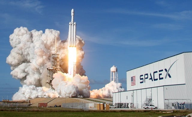 a spacex falcon heavy rocket lifts off from historic launch pad 39 a at the kennedy space center in cape canaveral florida us february 6 2018 photo reuters a spacex falcon heavy rocket lifts off from historic launch pad 39 a at the kennedy space center in cape canaveral florida us february 6 2018 photo reuters