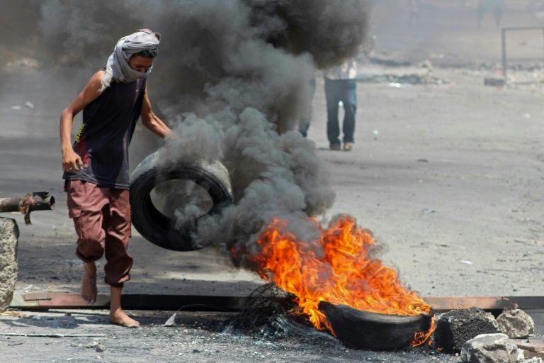 fighting has been raging close to the rebel held port city of hodeida a key entry point for aid that the saudi led coalition alleges also serves as a key conduit for arms to the iran backed huthis   photo afp