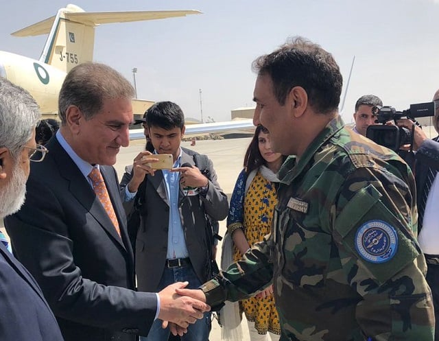 foreign minister shah mehmood qureshi received by afghan military officials in kabul on september 15 2018 photo twitter ptiofficial