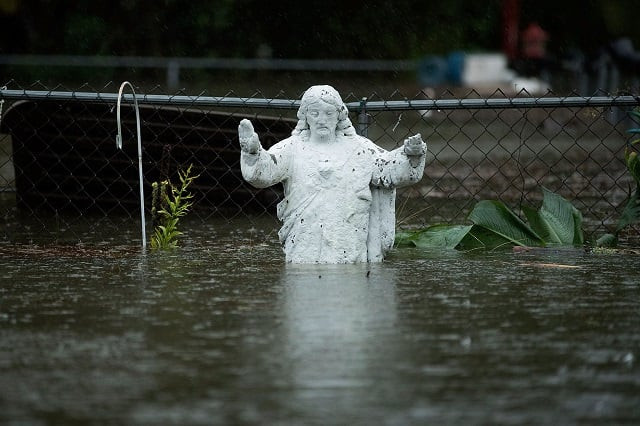neighborhoods are flooded after the storm surge from hurricane florence flooded the neuse river on september 14 2018 in new bern north carolina photo afp