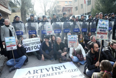 turkish police detain hundreds of protesting airport workers turkish police detain hundreds of protesting airport workers