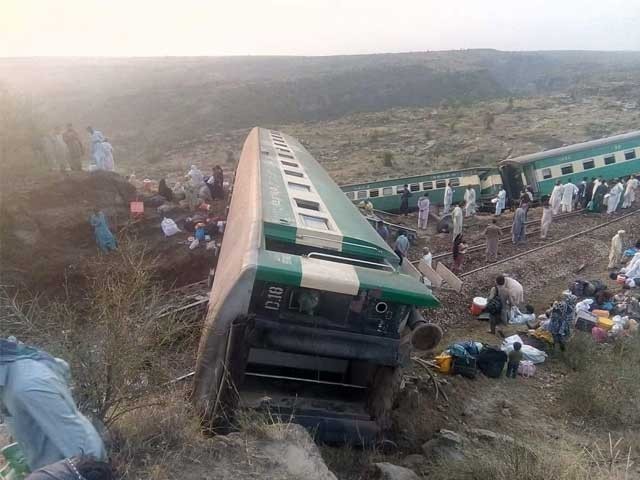 khushal khan express derails around 6am between masaan and sohan railway stations photo express