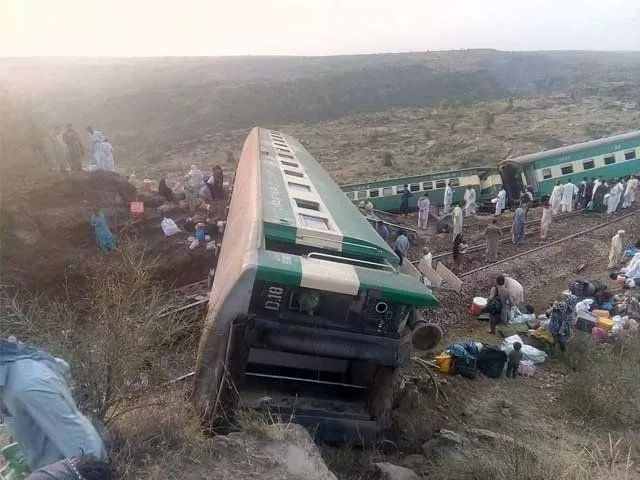 khushal khan express derails around 6am between masaan and sohan railway stations photo express khushal khan express derails around 6am between masaan and sohan railway stations photo express