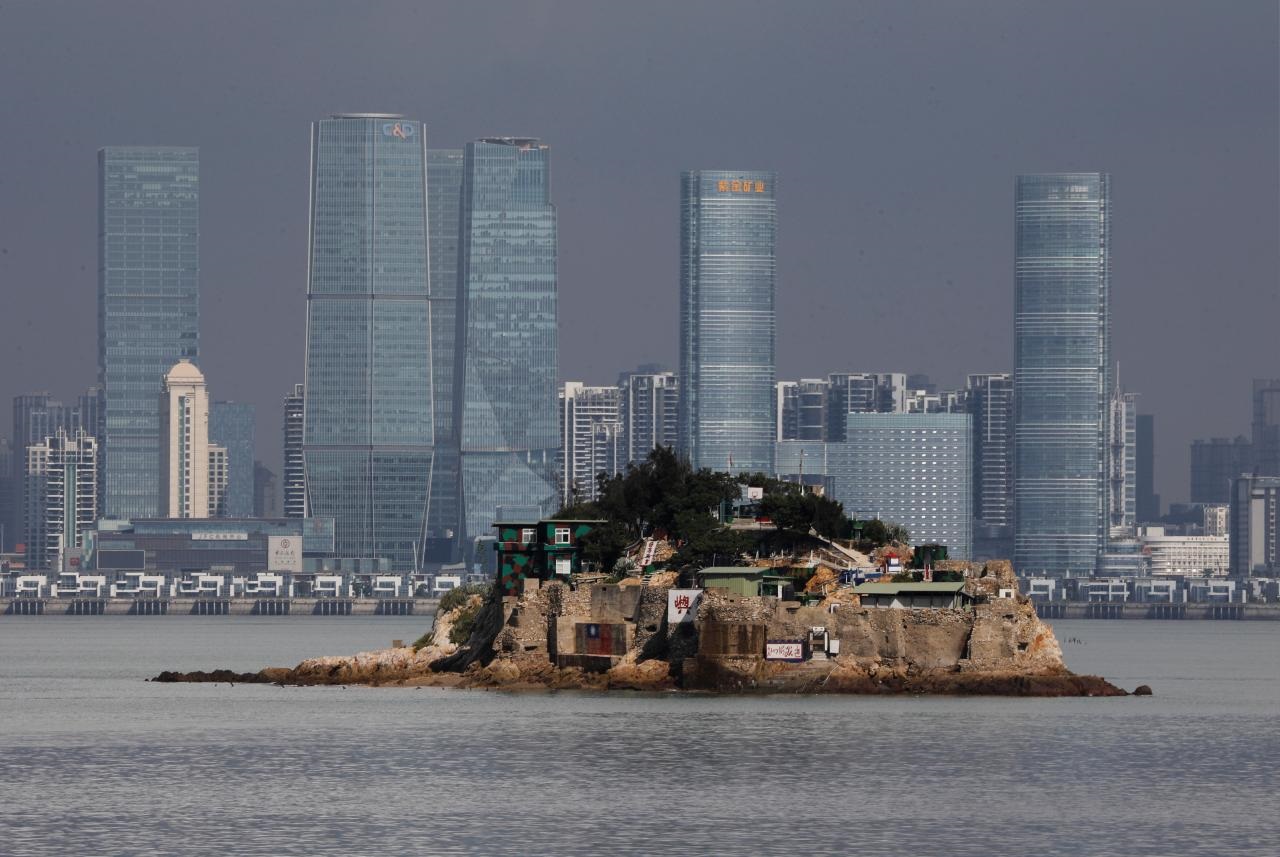 shiyu or lion islet which is part of kinmen county one of taiwan 039 s offshore islands is seen in front of china 039 s xiamen on lieyu island kinmen county taiwan   photo reuters